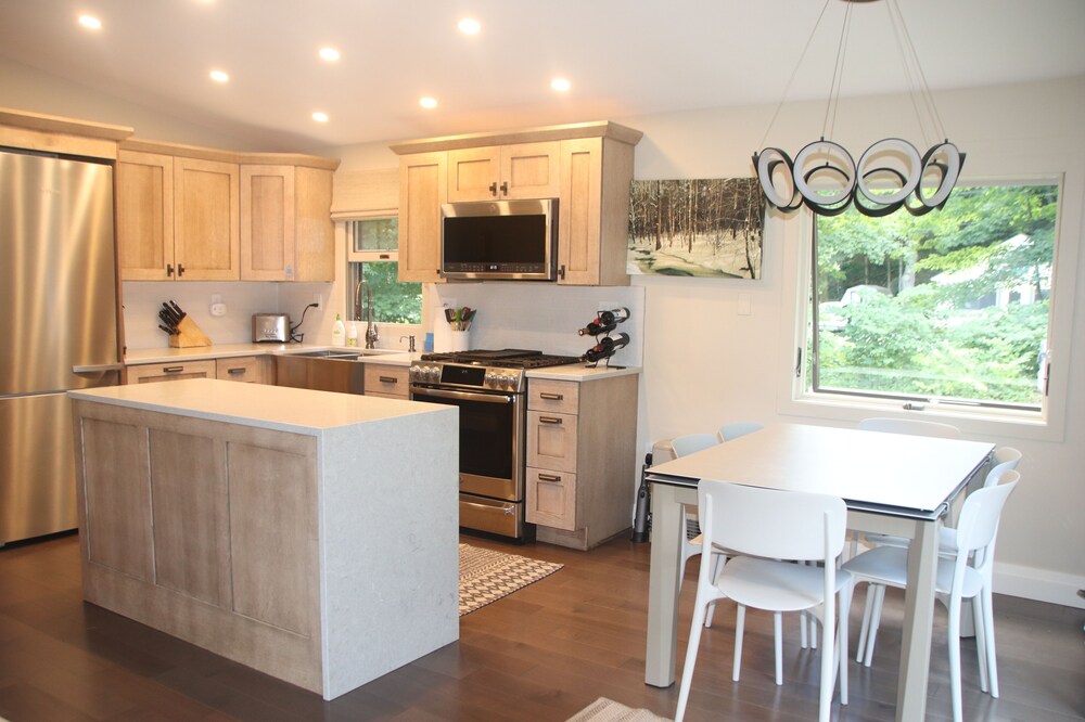 Luxury 3BR Cabin 5 min Drive to Okemo and on Ski Shuttle Route