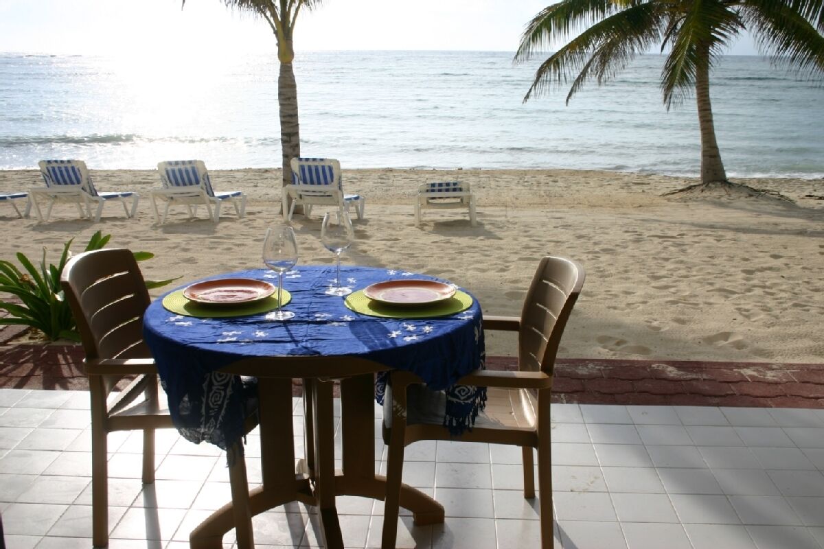 Beautiful Beachfront 2Br/2Ba (or 1BR/Ba) Condo