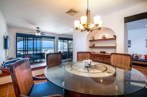 Enjoy meals in this dining area with a large round table and comfortable seating.