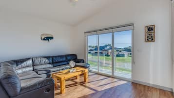 TV, DVD player, table football, stereo