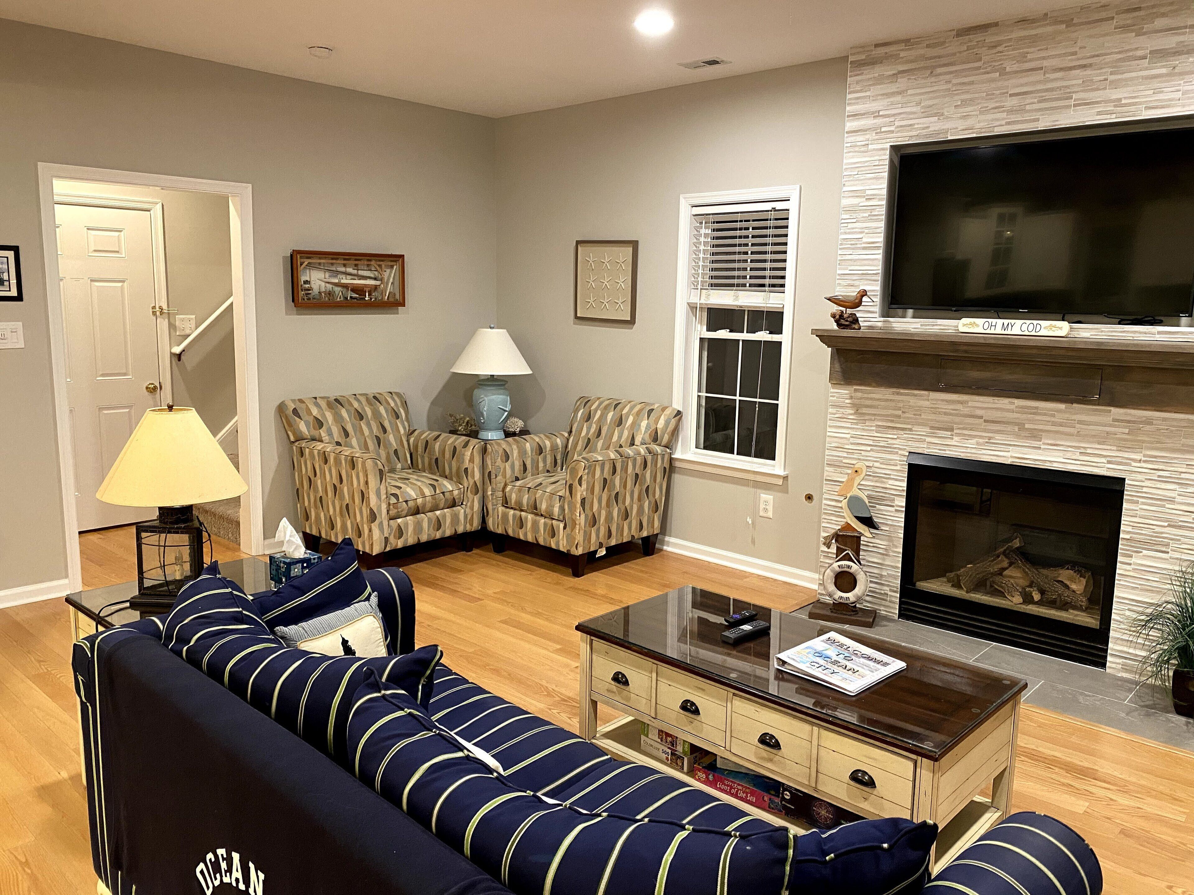  810 2nd St. - Super Clean, Family Warm Beach/BLK 2 Kings, WiFi