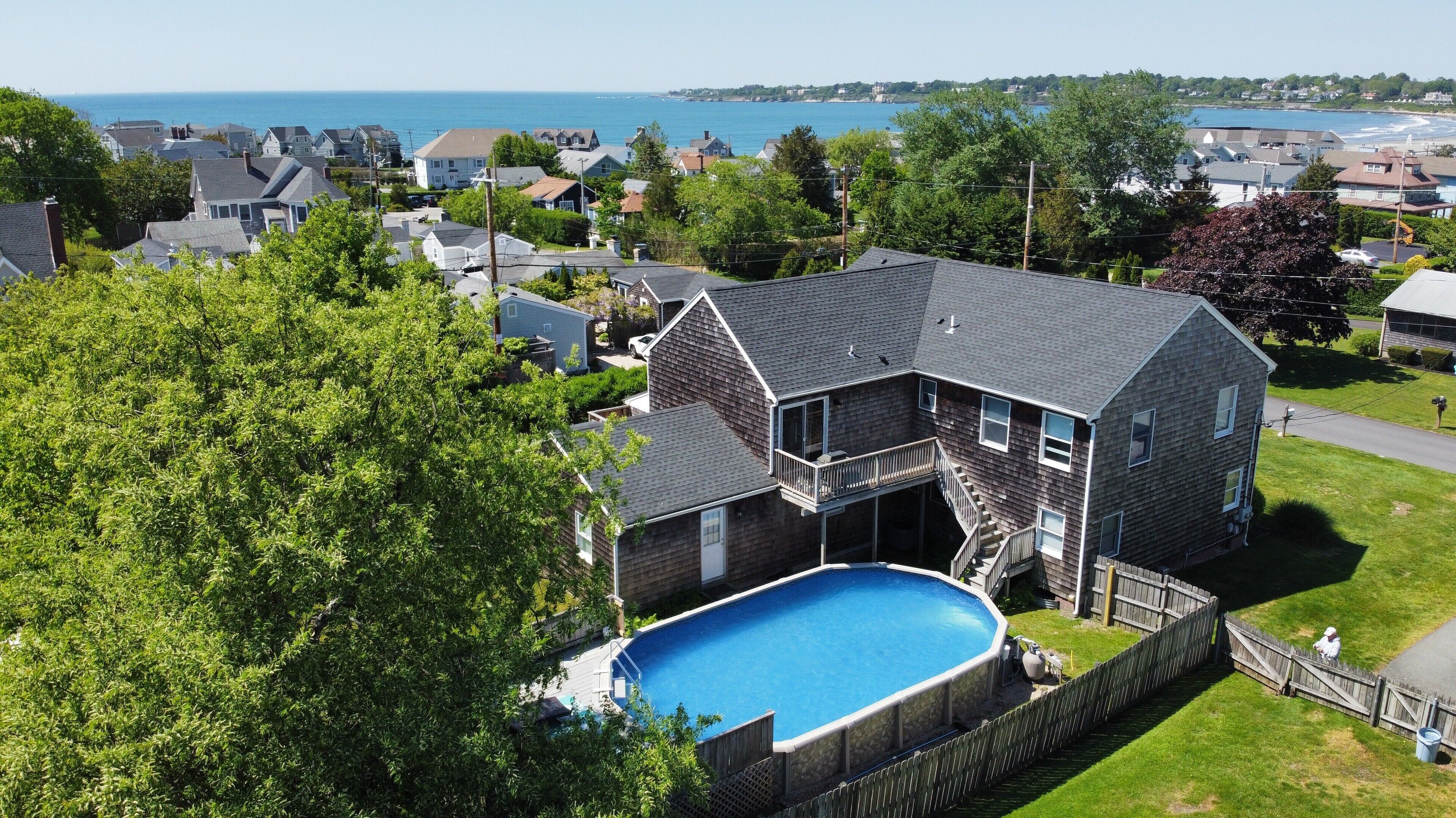 3 Beaches Cottage: Spacious 6 bed house with POOL near beach, restaurants!