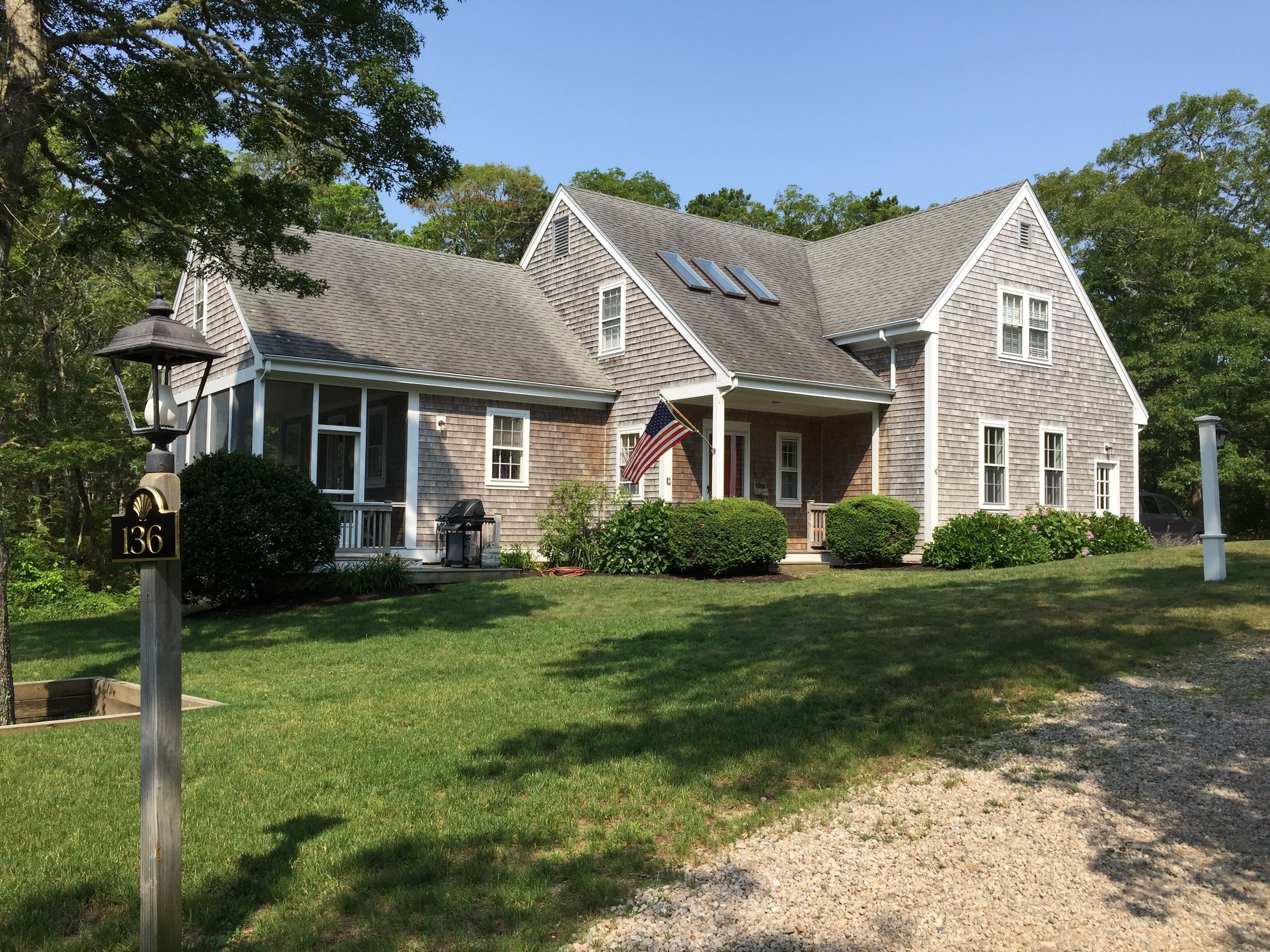 Classic Cape House/Deck/Screened Porch/Outdoor Shower