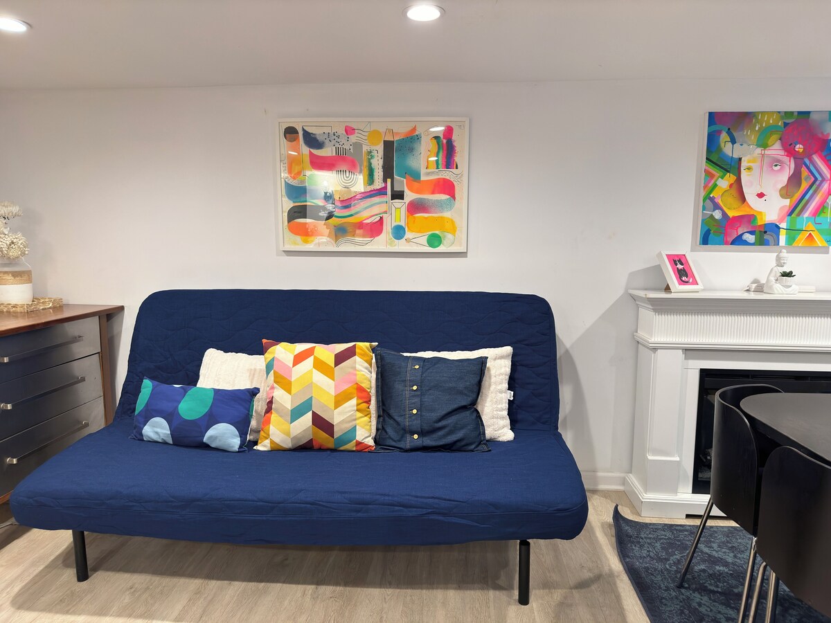 Colorful Suite in CapitolHill+ Free Parking