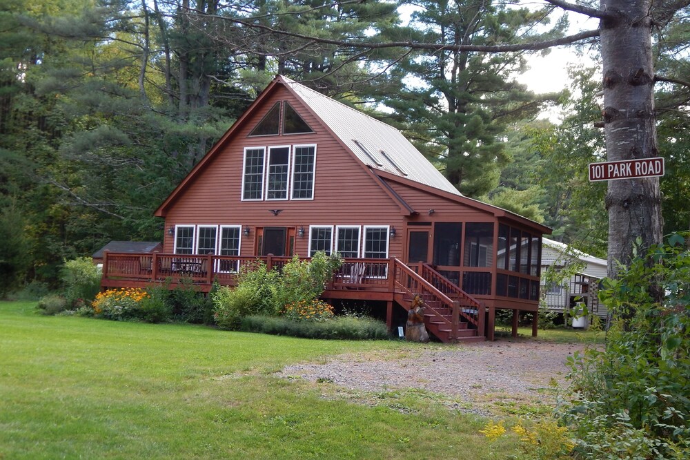 Vacation Home w/ Lake Rights - Family Friendly, Three Minute Walk to Beach