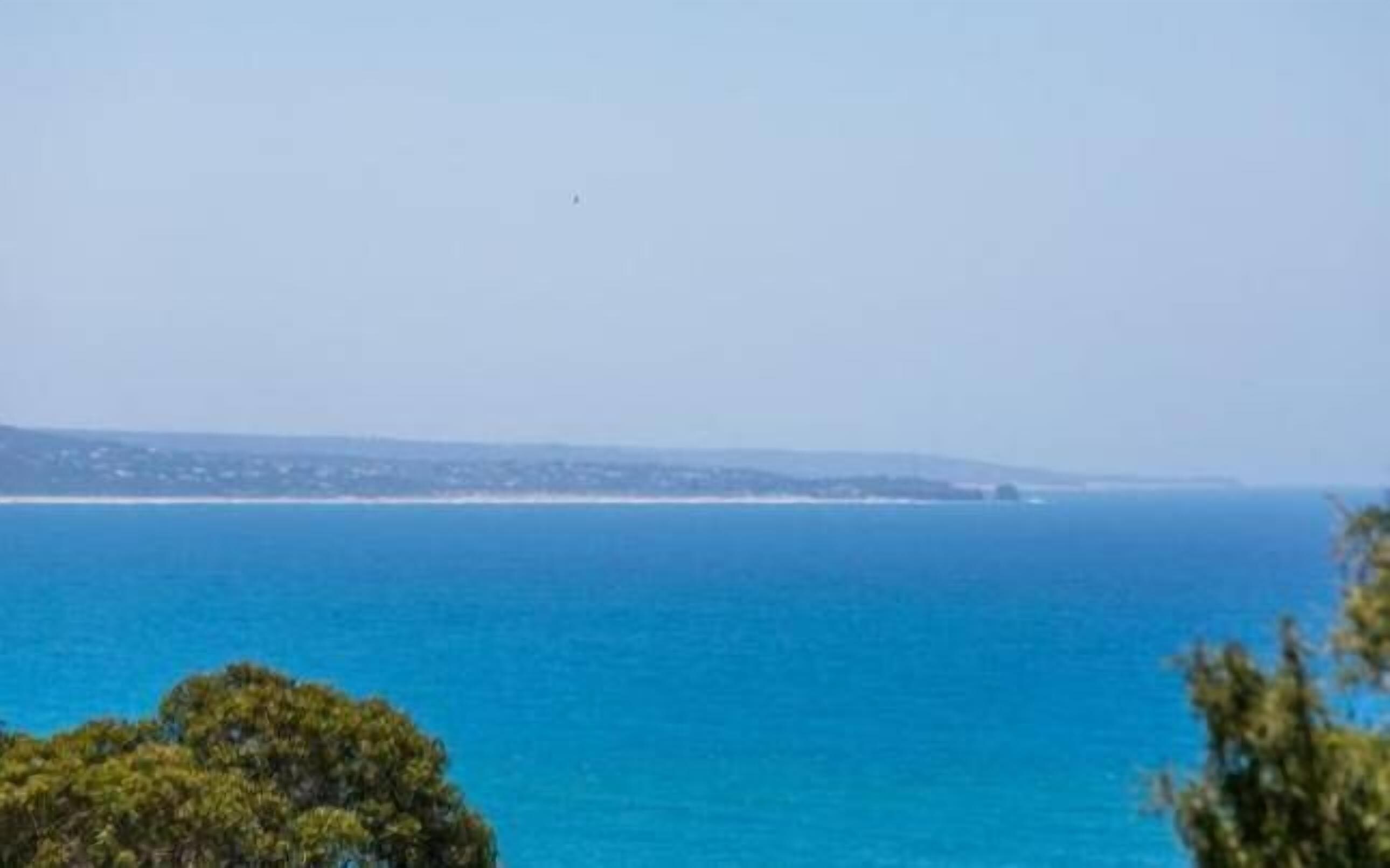 Family friendly beach house- WIFI, Foxtel, Netflix. Sleeps 8 guests 2 bathrooms 