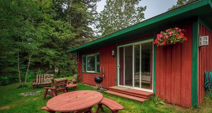 Croftville Road Cottages #3. On the Shore of Lake Superior. Cozy and Romantic.