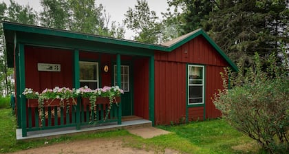 Croftville Road Cottages #3. On the Shore of Lake Superior. Cozy and Romantic.
