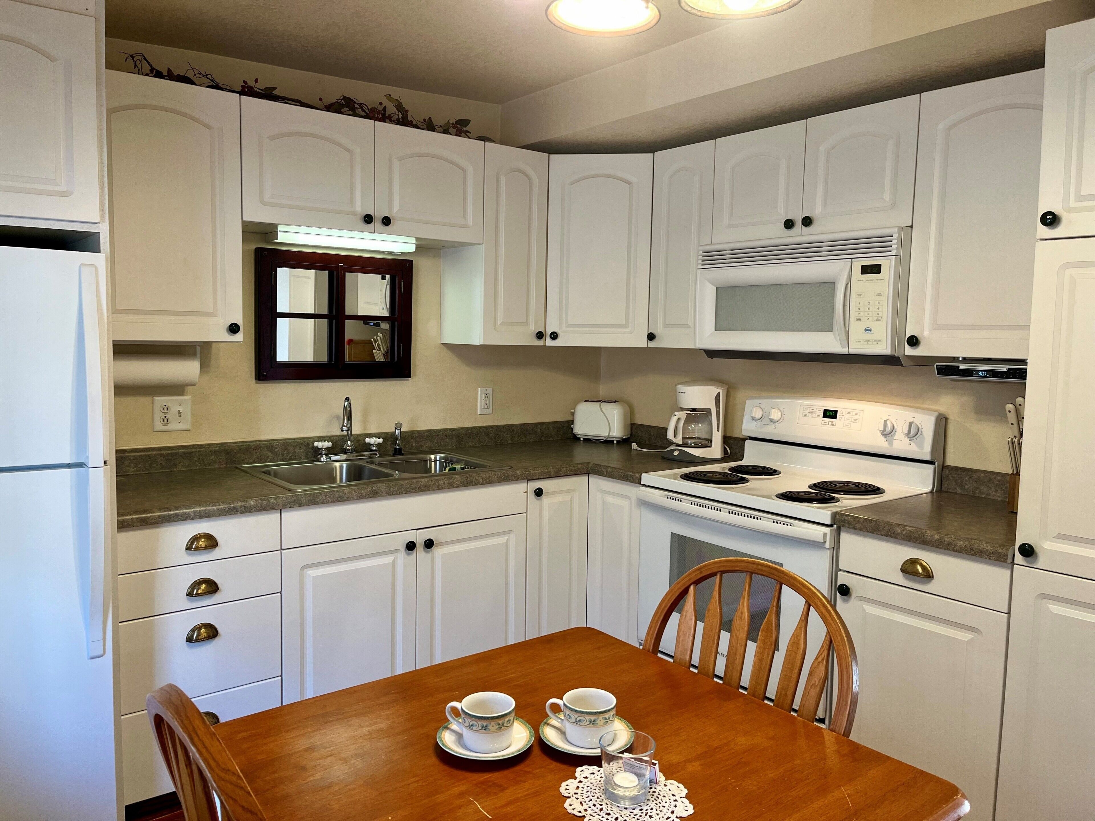 Fridge, microwave, oven, coffee/tea maker