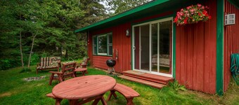 Croftville Road Cottages #3. On the Shore of Lake Superior. Cozy and Romantic.