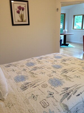 2 bedrooms, WiFi, bed sheets - Relax at Crescent Lake (wolfeboro)