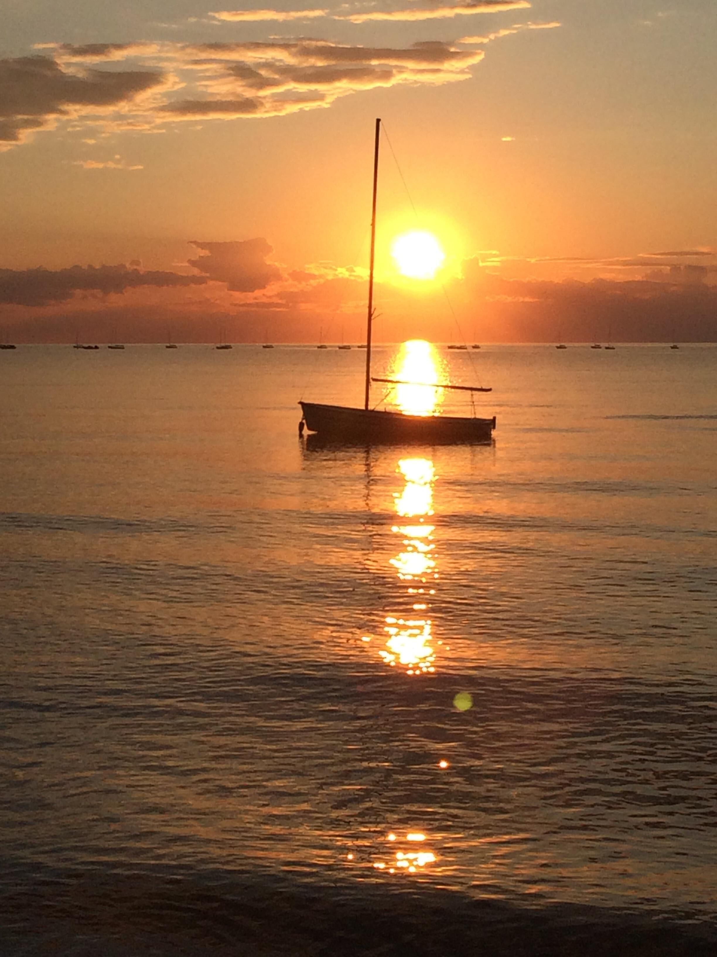 A SHORT STROLL TO LINNELL LANDING BEACH - BOOK NOW FOR 2024!