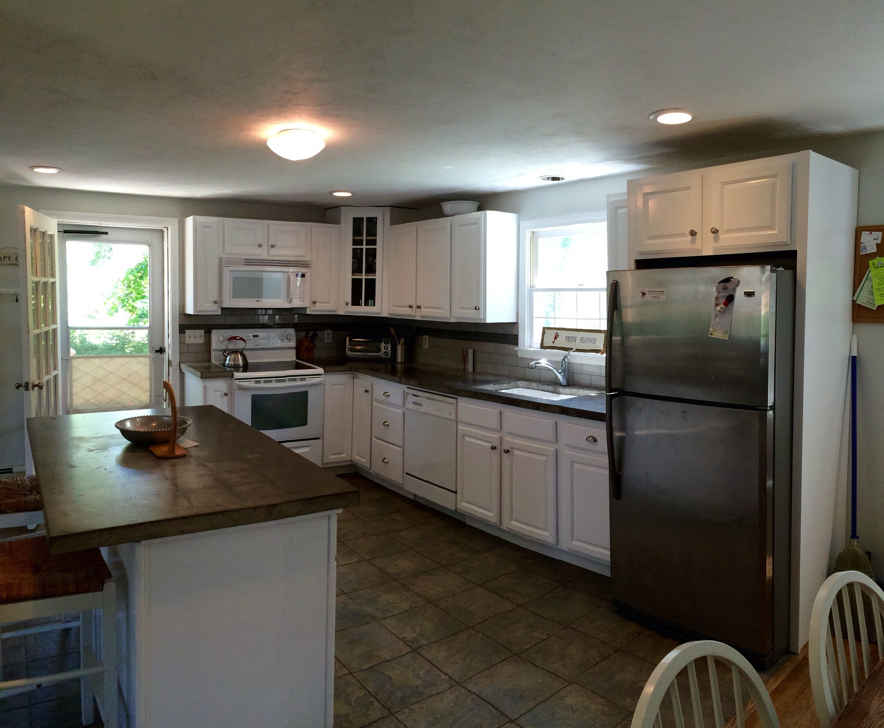 A SHORT STROLL TO LINNELL LANDING BEACH - BOOK NOW FOR 2024!