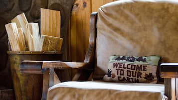 2 soverom, skrivebord, strykejern/-brett og wi-fi (inkludert)