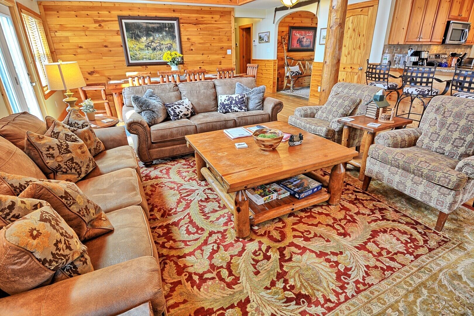 A Home Sweet Home- Large Cabin w/VIEWS, Hot Tub, Pool Table, Wi-Fi, Fire Pit