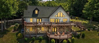 A Home Sweet Home-Open for Bookings! Hot Tub, Game Room, Wi-Fi