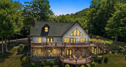 Spacious 5-bedroom cabin in Fleetwood, NC,great for family retreats.