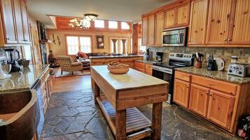 Réfrigérateur, micro-ondes, four, lave-vaisselle