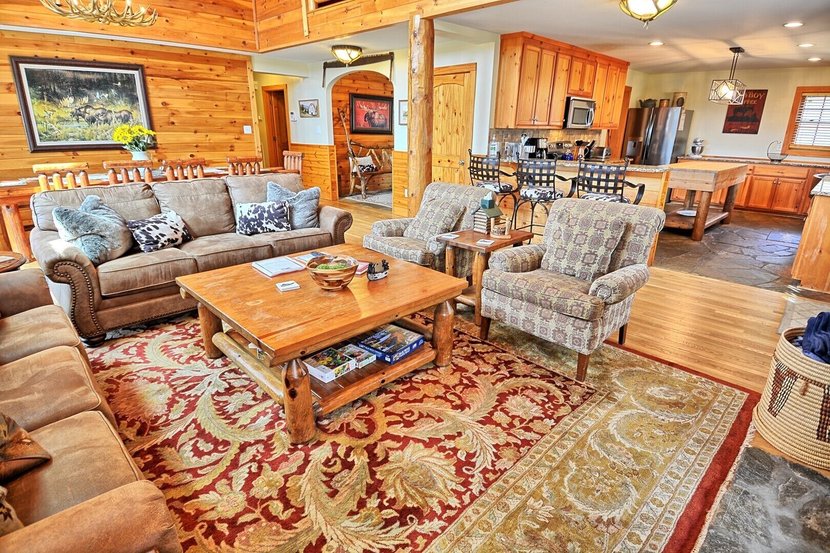 A Home Sweet Home- Large Cabin w/VIEWS, Hot Tub, Pool Table, Wi-Fi, Fire Pit