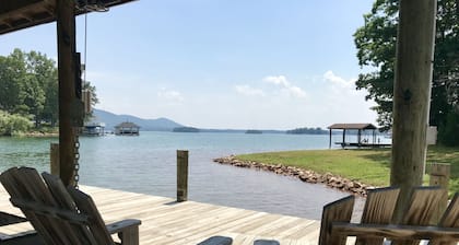 LAKE LIVING AT ITS FINEST. Cozy cottage with wide water and mountain views.