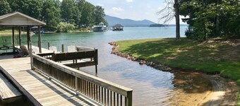 LAKE LIVING AT ITS FINEST. Cozy cottage with wide water and mountain views.