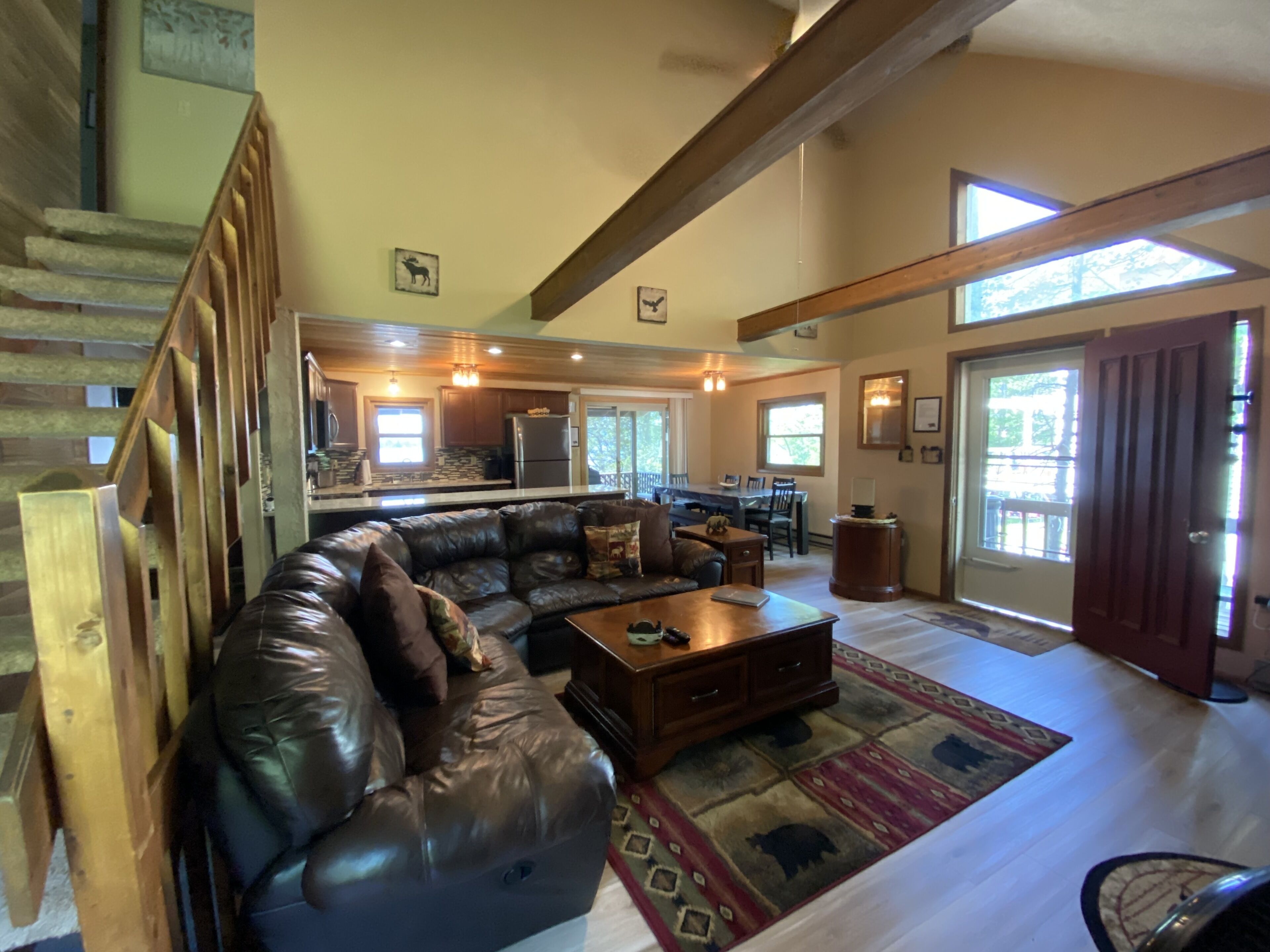 Lakefront with amazing sunsets. Dock, Gameroom, Firepit, boats, fishing, hot tub