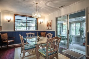 Dining - Private 3/bd 2/Ba home, Quiet, stroll 500' to the semi private beach...🐬 (Hilton Head Island)