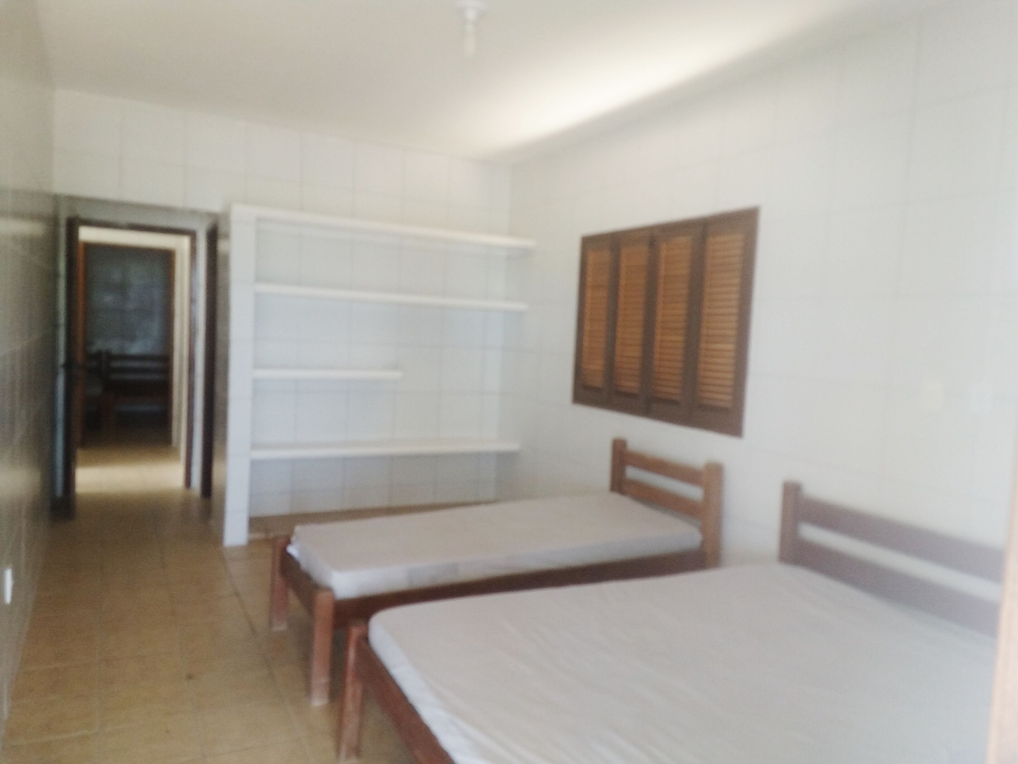 Wonderful waterfront home with pool, 5 furnished suites and barbecue.