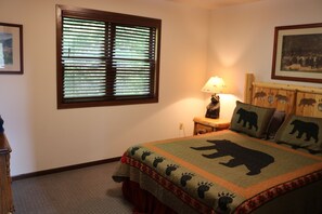4 bedrooms, desk, iron/ironing board, free WiFi