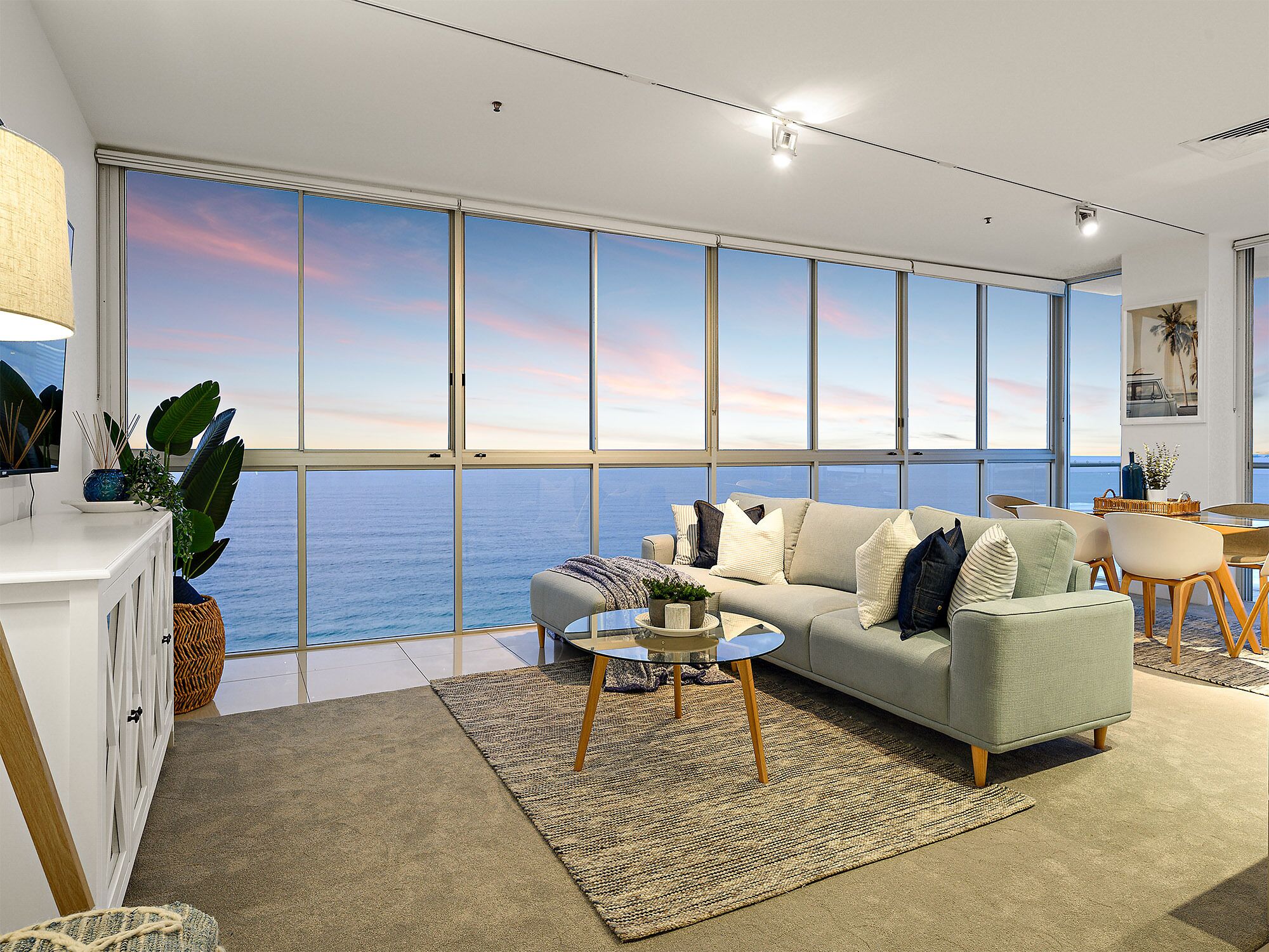 Air On Broadbeach Level 22 Beachfront VIEWS!!! — image 13