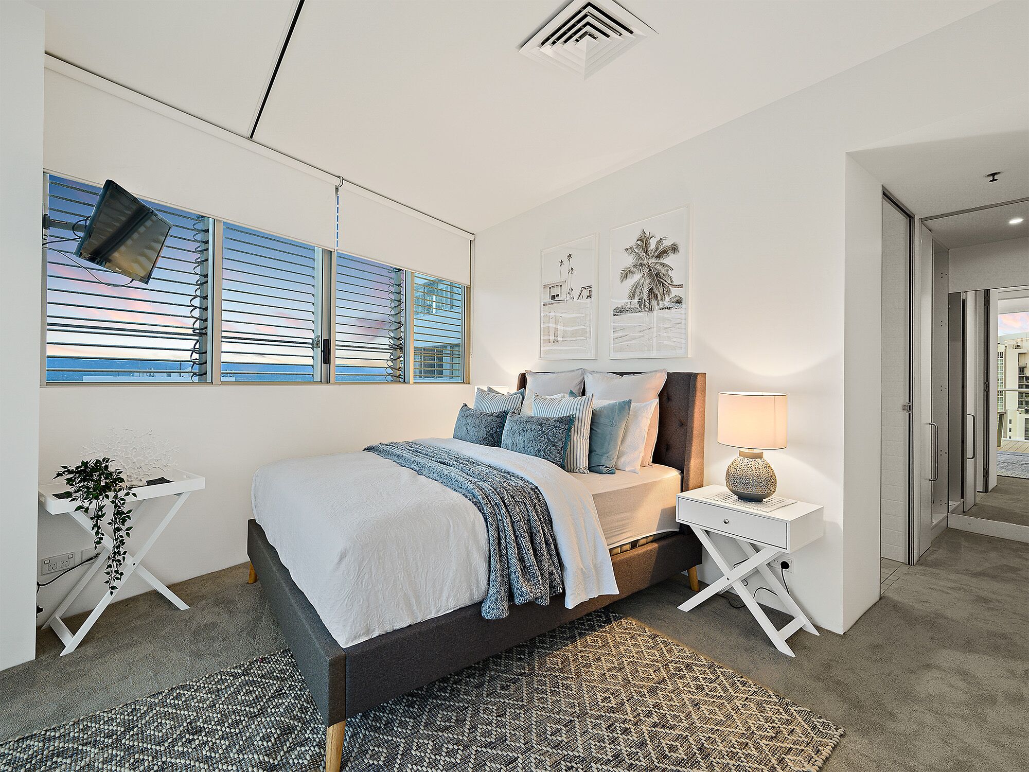 Air On Broadbeach Level 22 Beachfront VIEWS!!! — image 17