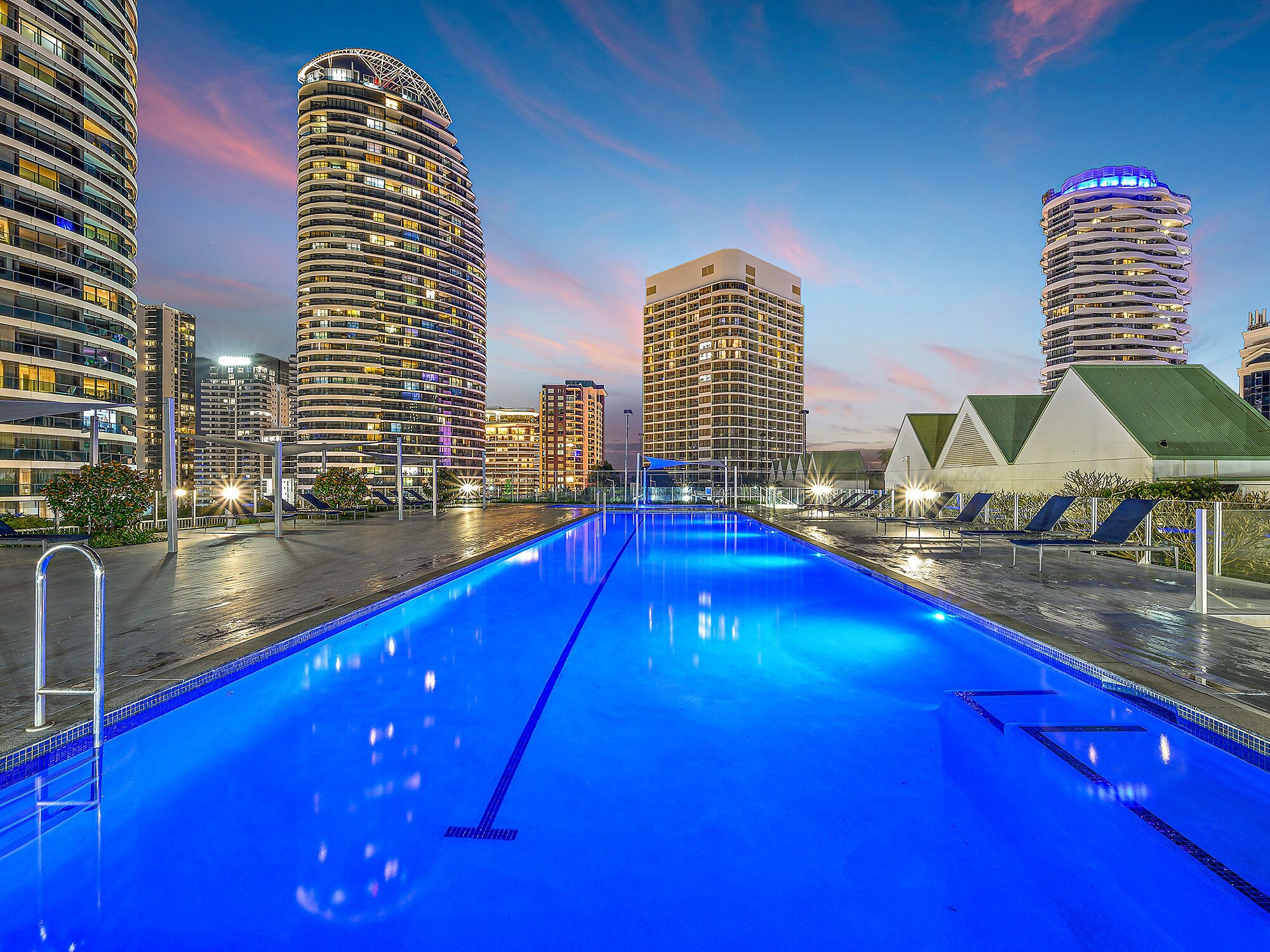 Air On Broadbeach Level 22 Beachfront VIEWS!!! — image 6