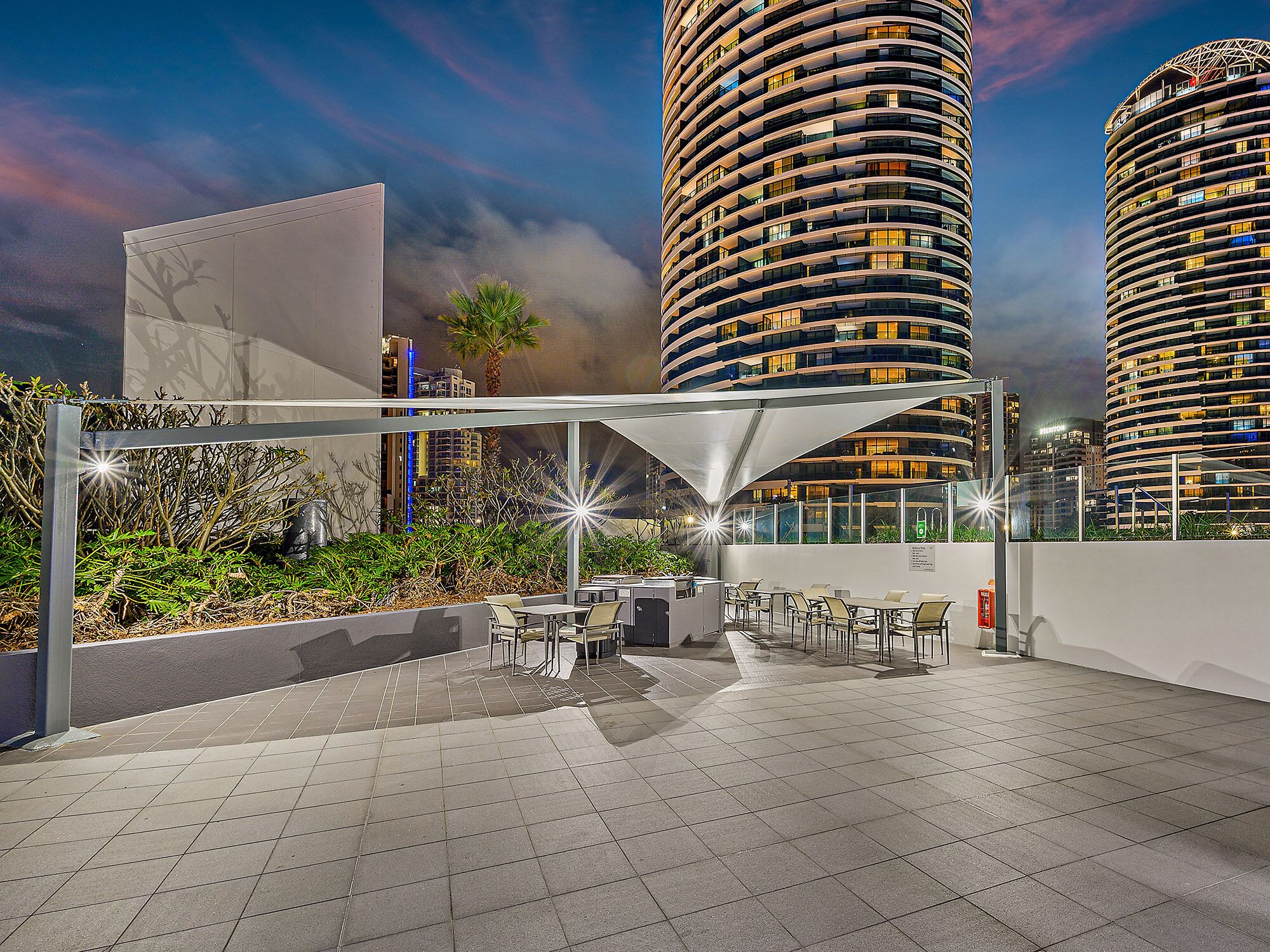 Air On Broadbeach Level 22 Beachfront VIEWS!!! — image 5