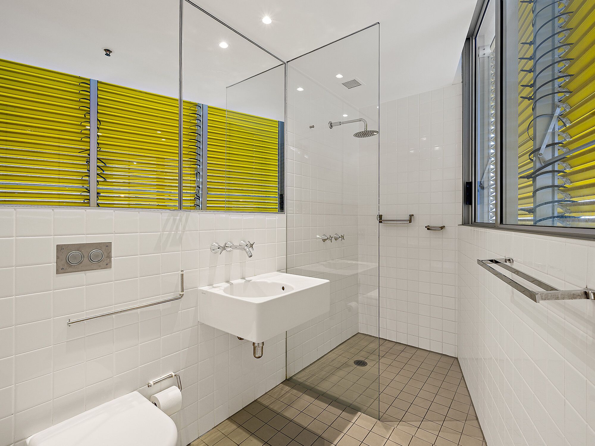 Air On Broadbeach Level 22 Beachfront VIEWS!!! — image 21