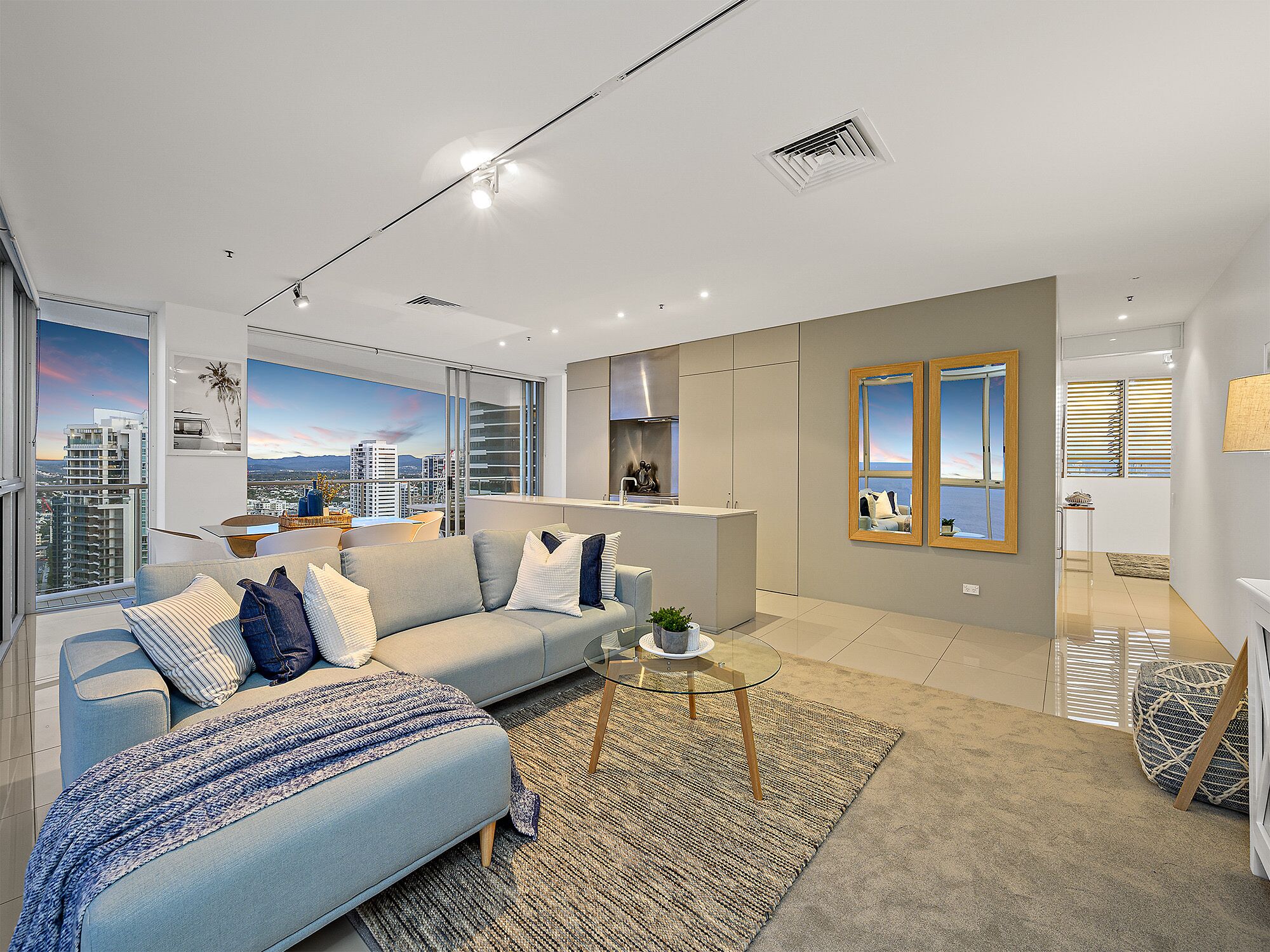 Air On Broadbeach Level 22 Beachfront VIEWS!!! — image 16