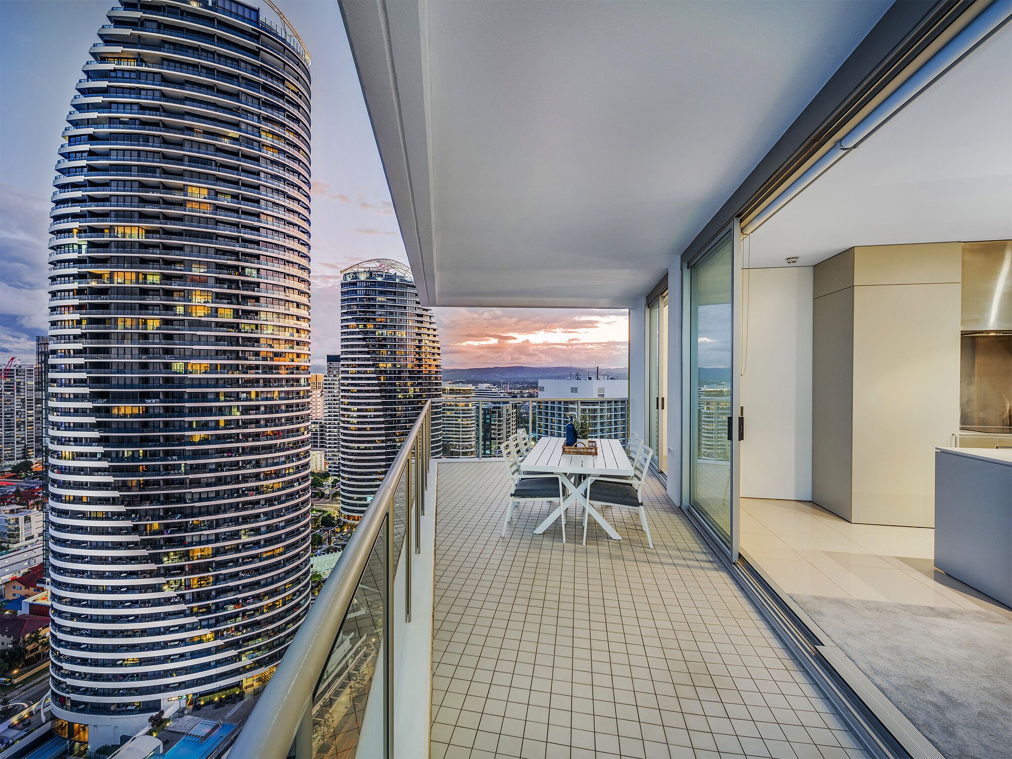Air On Broadbeach Level 22 Beachfront VIEWS!!! — image 22