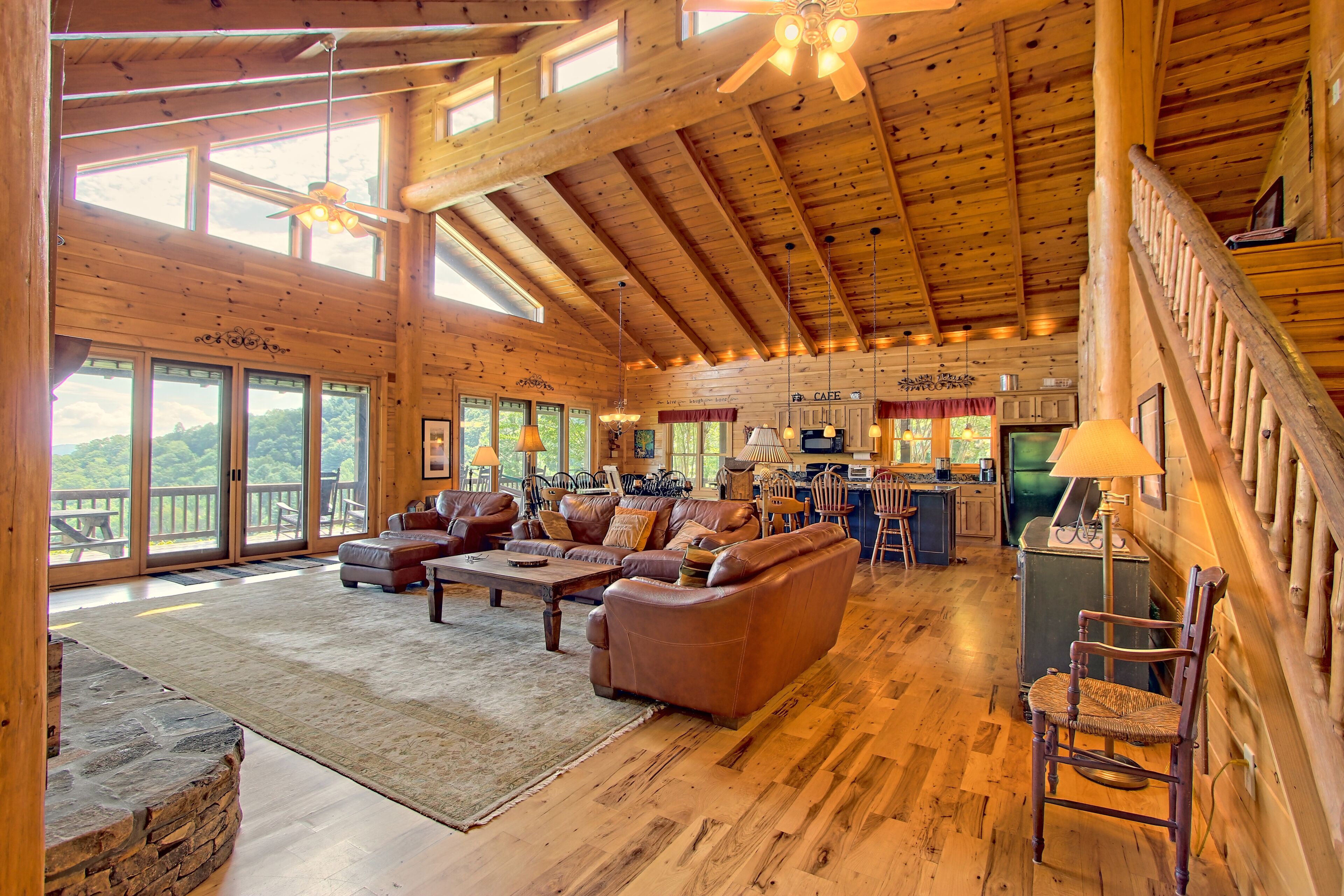 Mountain Creek Lodge and Farm - Spectacular Views, 25 acres, PET FRIENDLY 