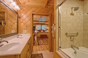 Combined shower/bathtub, jetted bath, hair dryer, towels