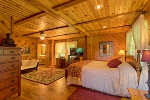 3 bedrooms, desk, iron/ironing board, free WiFi - Million Dollar Views and awe-inspiring sunrises from former Coca-Cola estate (Clayton)