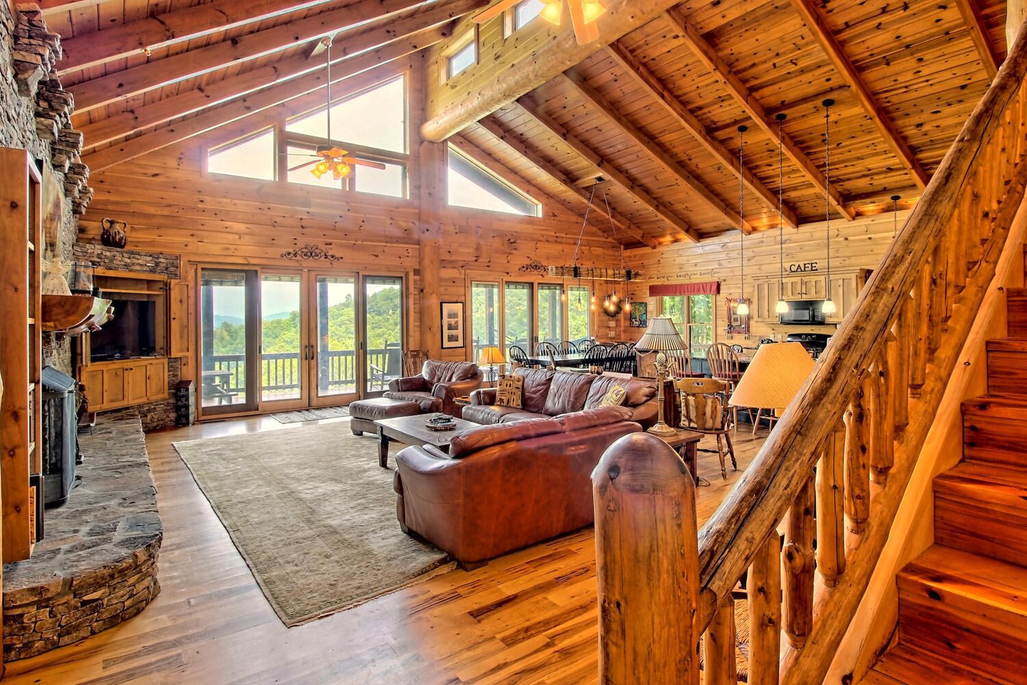 Smart-tv, eldstad, tv-spel och dvd-spelare