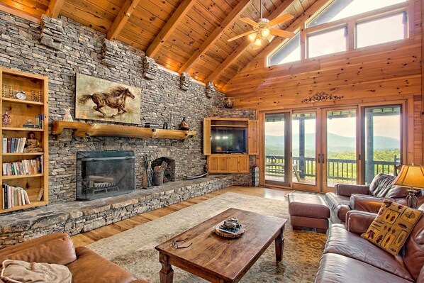 TV connectée, cheminée, jeux vidéo, lecteur de DVD