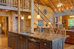 Interior - Million Dollar Views and awe-inspiring sunrises from former Coca-Cola estate (Clayton)