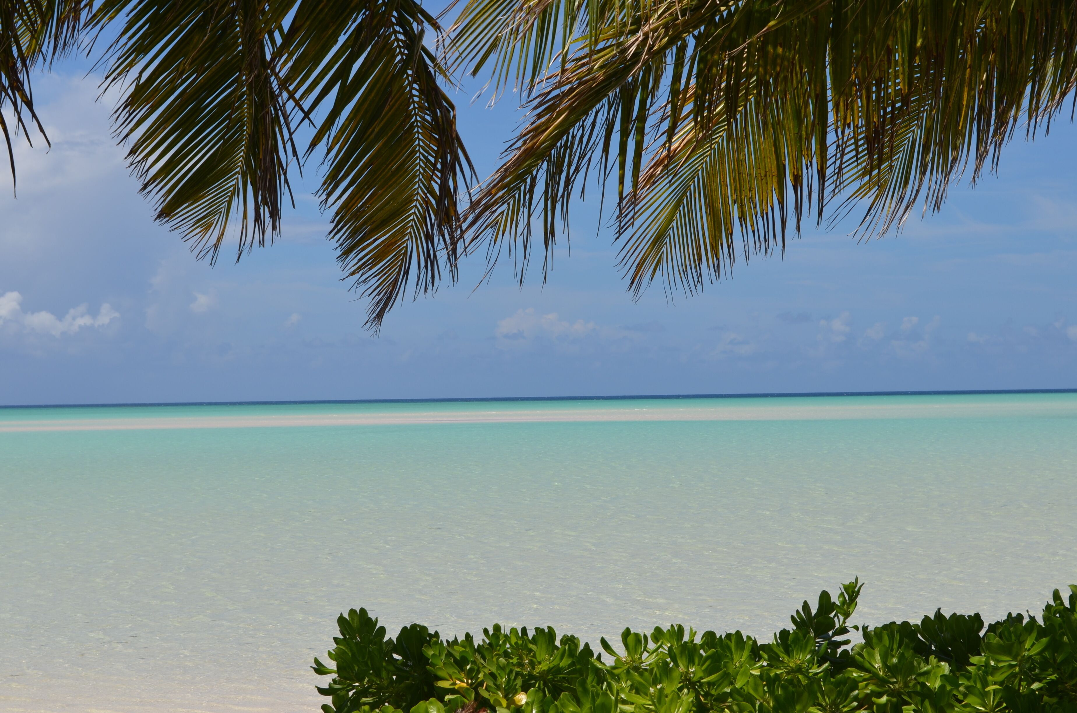 Sur la plage, chaise longue, serviettes de plage
