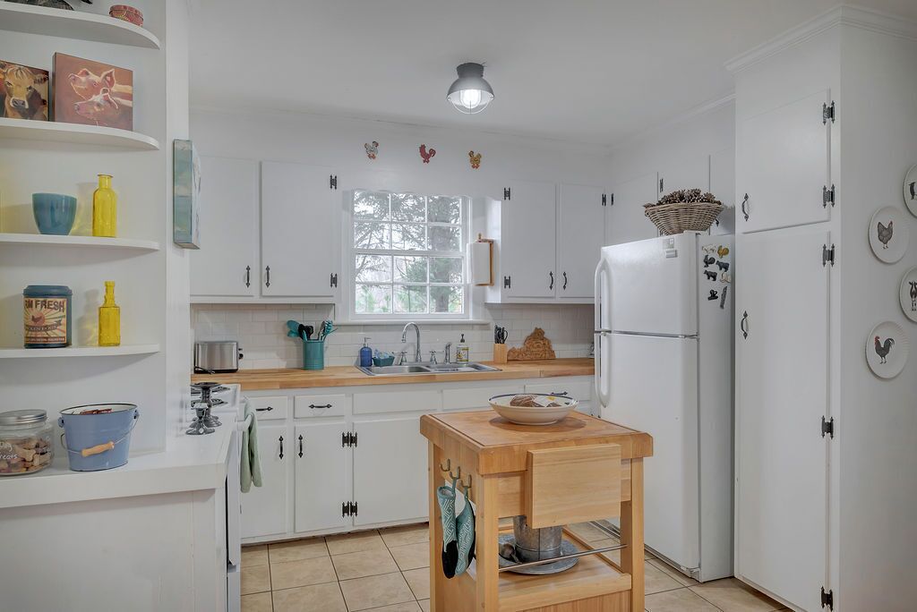 High Street | Walk to Everything Crozet | Pet-Friendly