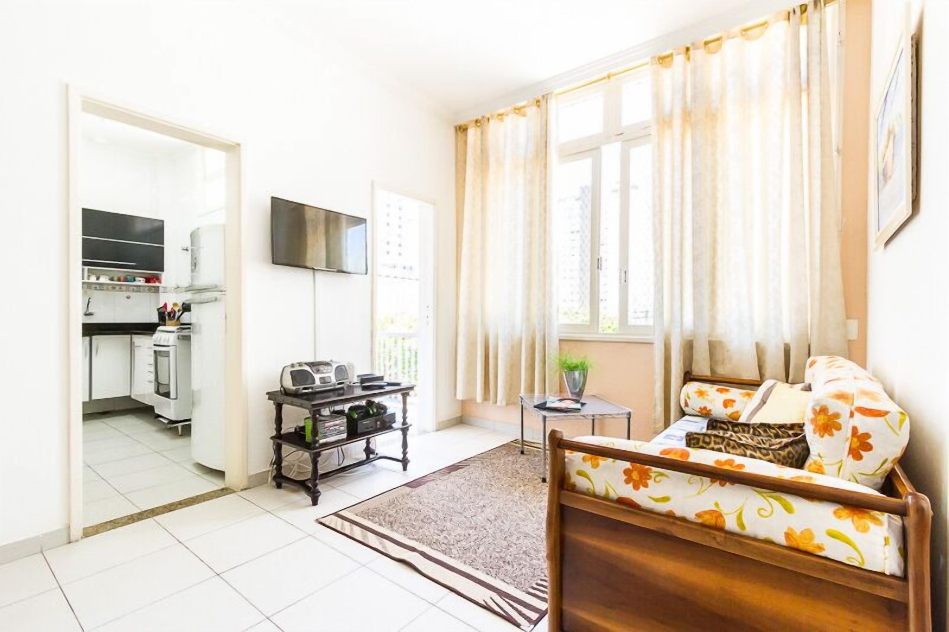 PITANGUEIRAS 100 m. THE BEACH - 2 BEDROOMS - BALCONY - VACANCY of GARAGE-WIFI INTERNET