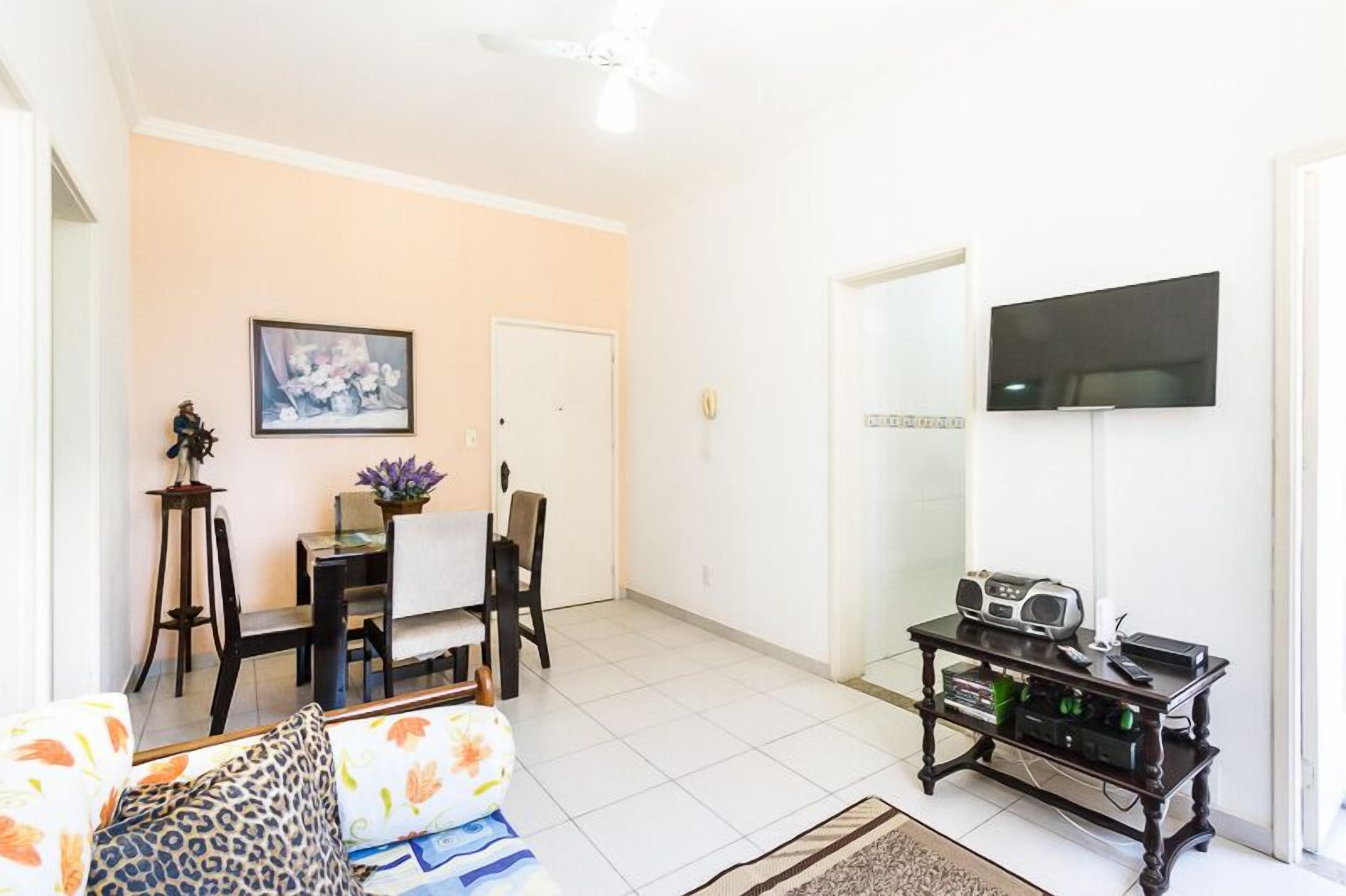 PITANGUEIRAS 100 m. THE BEACH - 2 BEDROOMS - BALCONY - VACANCY of GARAGE-WIFI INTERNET