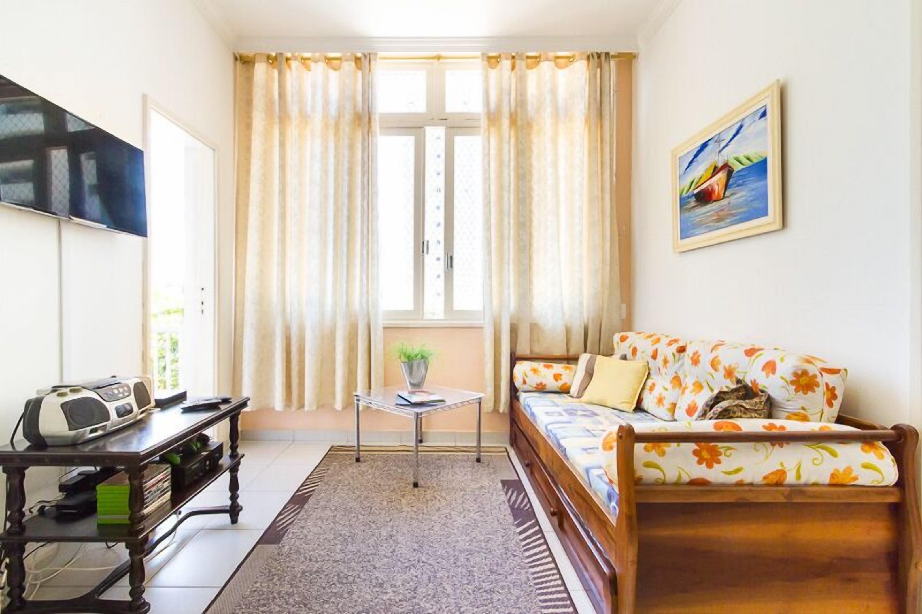 PITANGUEIRAS 100 m. THE BEACH - 2 BEDROOMS - BALCONY - VACANCY of GARAGE-WIFI INTERNET