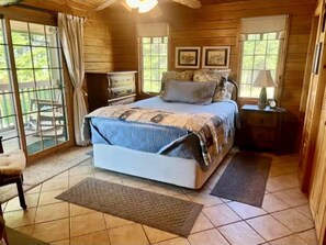 4 habitaciones, tabla de planchar con plancha y cuna de viaje 