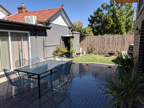 تناول الطعام بالخارج