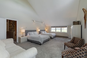 9 bedrooms, desk, iron/ironing board, free WiFi - Dancing Horse Farm in Windham: Spectacular 9 Bedroom Home, 30 Acres,  Ski Lodge (Windham)
